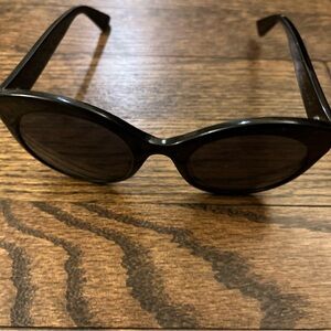 Authentic Gucci Classic Black Sunglasses